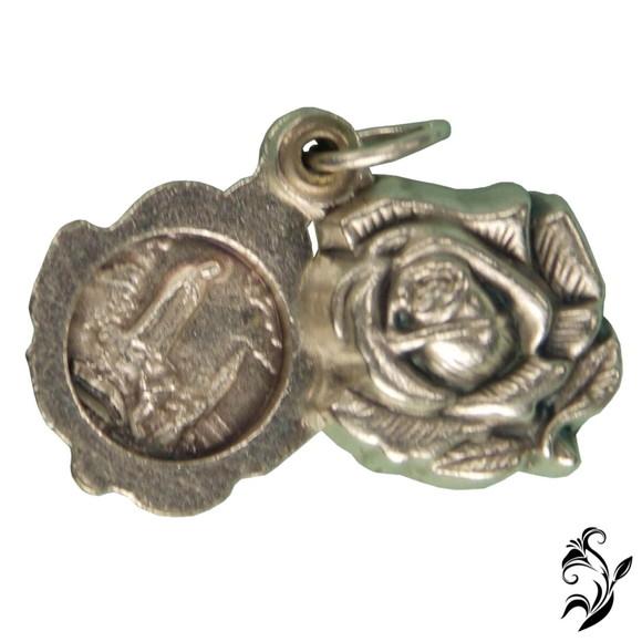 Pingente Rosa de Nossa Senhora de Fátima