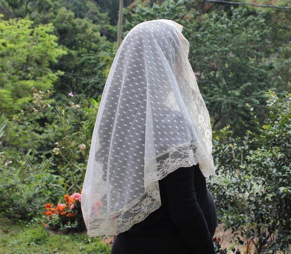 Véu de renda bege para missa - Tamanho GG