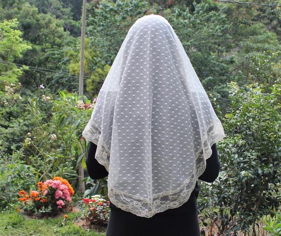 Véu de renda bege para missa - Tamanho GG