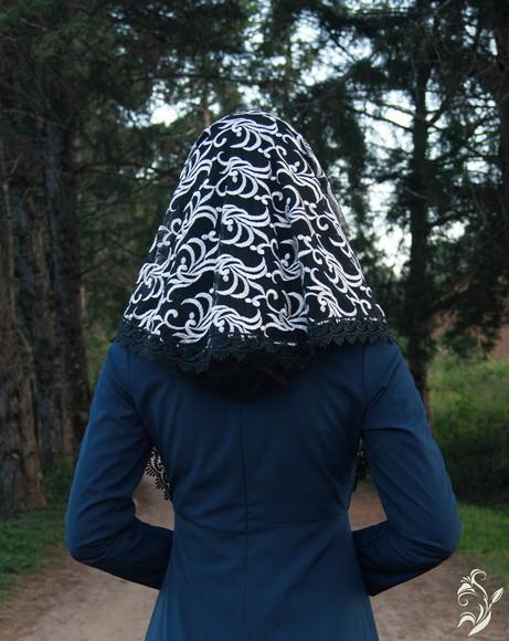 Véu de Renda Preto e Bege para Missa Arabesco