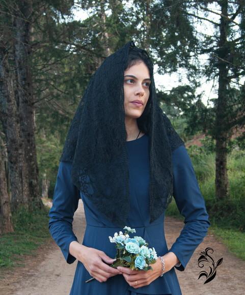 Véu de Renda Preto para Missa m com Barrado