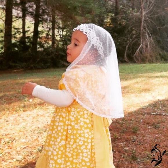 Véu Infantil para Missa com Tiara de Crochê