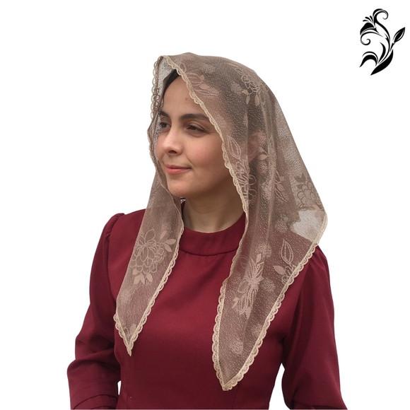 Véu Triangular Bege para Missa - Tamanho P