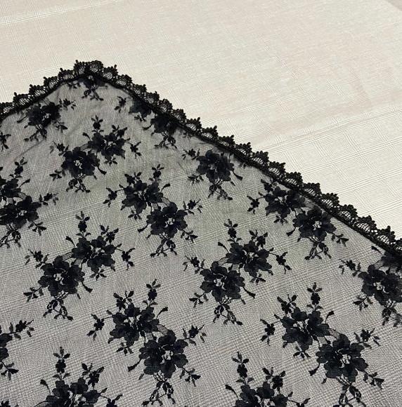 Véu triangular preto para missa - Tamanho M