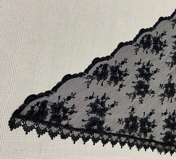 Véu Triangular Preto para Missa - Tamanho m