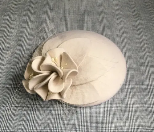 Casquete Bege Flores
