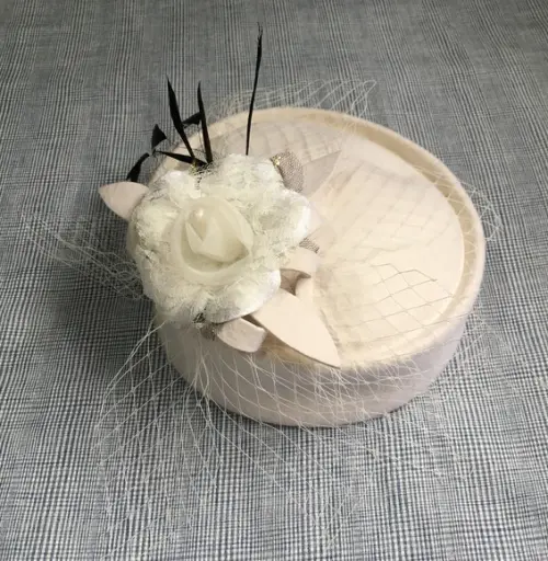 Casquete Off White Rosas