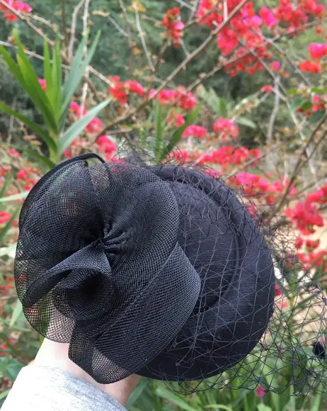 Casquete Preto com Tule