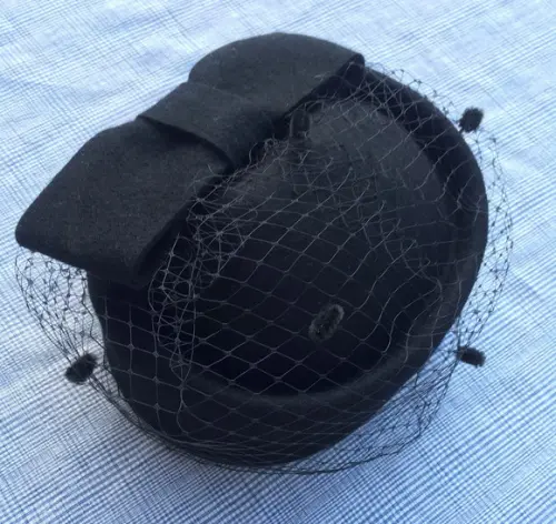 Casquete Preto Laço