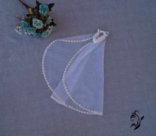 Véu de Bebê Branco para Missa com Meia de Seda