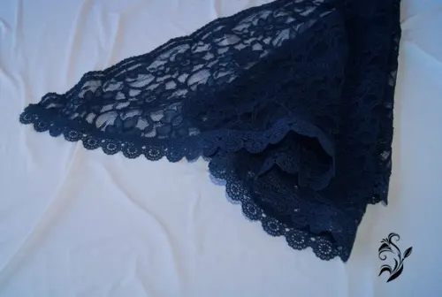 Véu de Renda Azul para Missa com Barrado