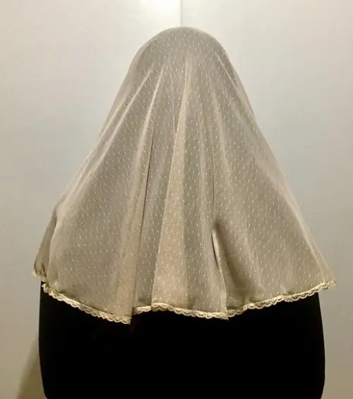 Véu de renda bege para missa - Tamanho G