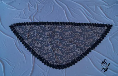 Véu de Renda Preto e Bege para Missa Arabesco