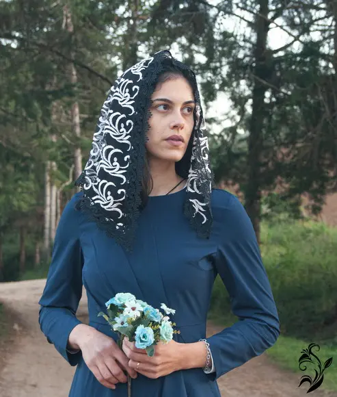 Véu de Renda Preto e Bege para Missa Arabesco