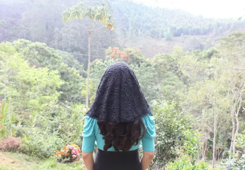 Véu de renda preto para missa - Tamanho P