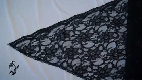 Véu de Renda Preto para Missa m com Barrado