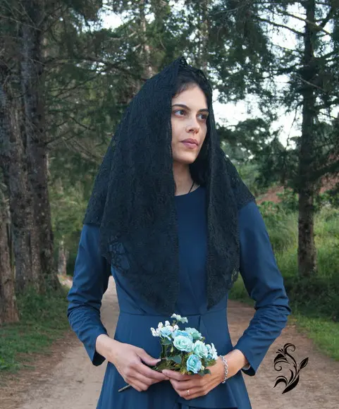 Véu de Renda Preto para Missa m com Barrado