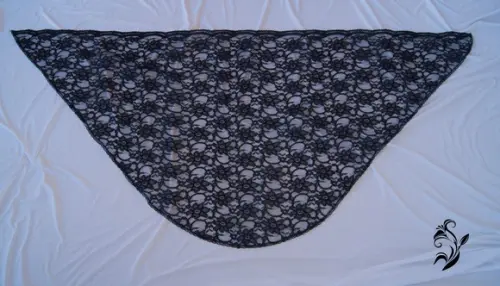 Véu de Renda Preto para Missa m com Barrado