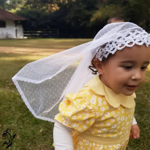 Véu Infantil para Missa com Tiara de Crochê