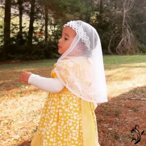 Véu Infantil para Missa com Tiara de Crochê