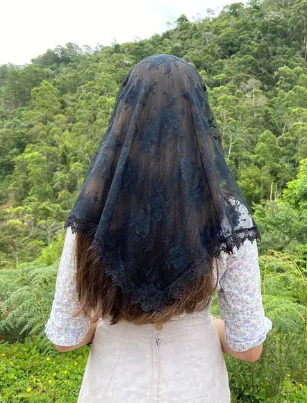 Véu triangular preto para missa - Tamanho M