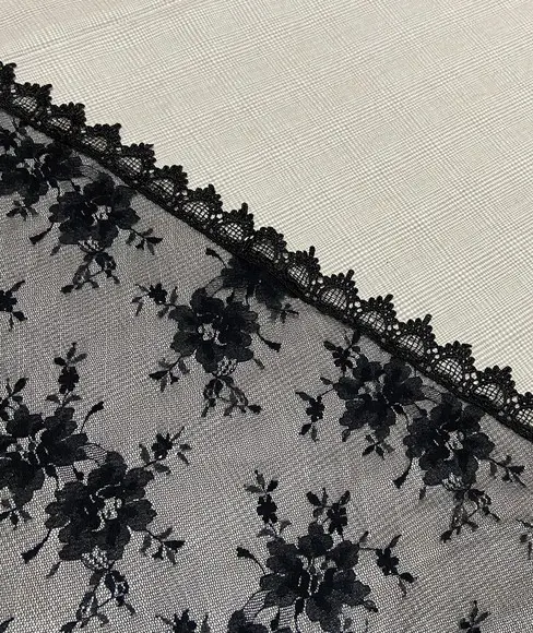 Véu triangular preto para missa - Tamanho M