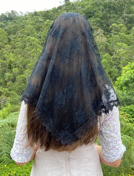 Véu Triangular Preto para Missa - Tamanho m