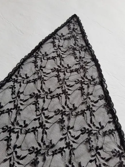 Véu Triangular Preto para Missa - Tamanho m