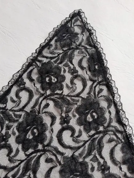 Véu triangular preto para missa - Tamanho P