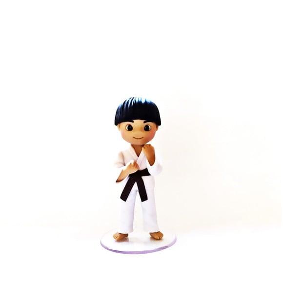 Topo de Bolo Karateca em Biscuit Personalizado – Artesanal para
