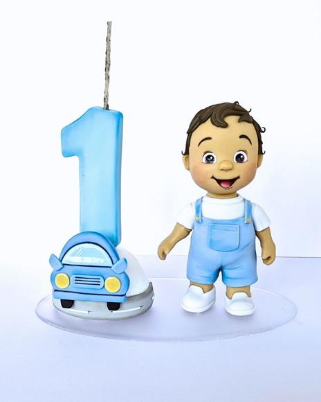 Topo de Bolo Menino e o Carrinho em Biscuit
