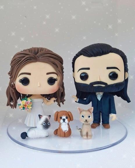 Topo Noivinhos em Biscuit + 2 Gatos + 1 Cachorro- Funko Pop