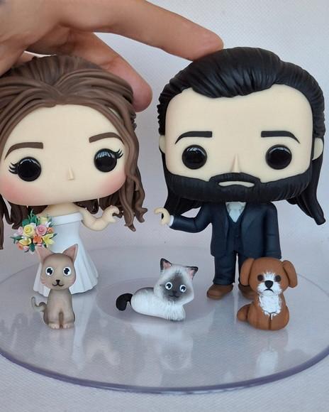Topo Noivinhos em Biscuit + 2 Gatos + 1 Cachorro- Funko Pop