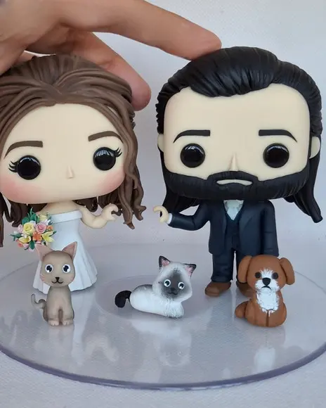 Topo Noivinhos em Biscuit + 2 Gatos + 1 Cachorro- Funko Pop