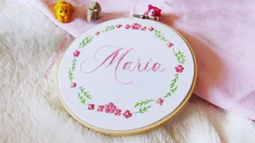 Porta Maternidade Bordado