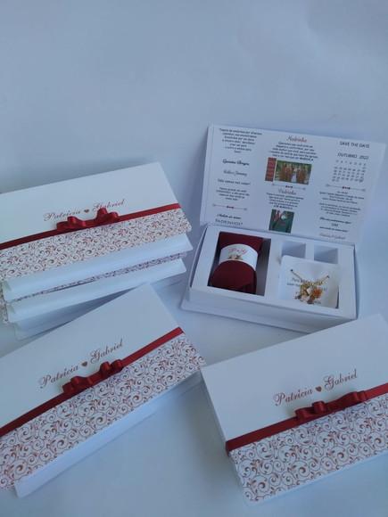 Caixa Padrinhos com Gravata e Pulseira Marsala