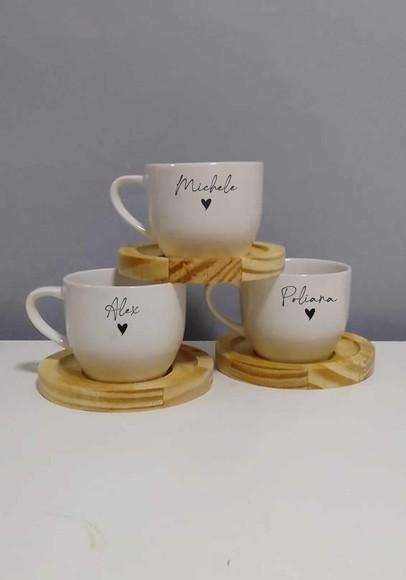Xícara Personalizada Padrinhos Casamento com Pires de Madeir