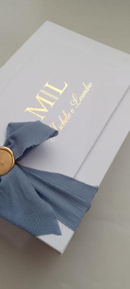 Caixa Padrinhos Azul Serenity com Gravata e Necessaire ml