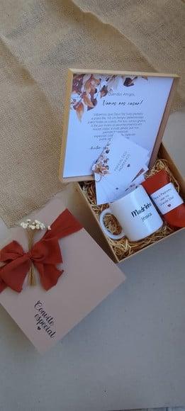Caixa Padrinhos com Caneca, Gravata e Manual Terracota