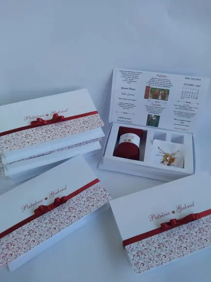 Caixa Padrinhos com Gravata e Pulseira Marsala