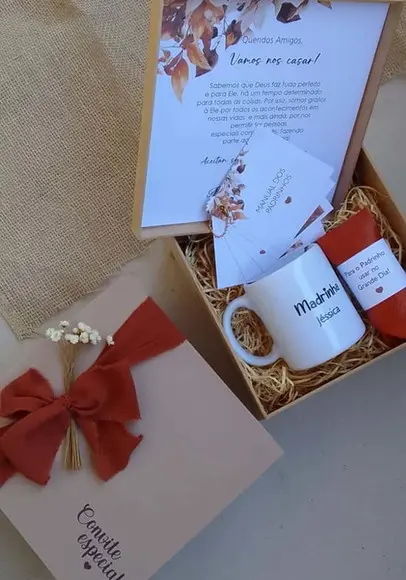 Caixa Padrinhos com Caneca, Gravata e Manual Terracota