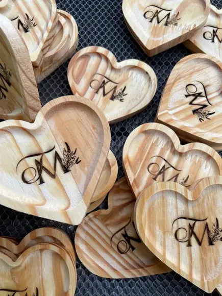 Porta Copos de Madeira Formato Coração Personalizado
