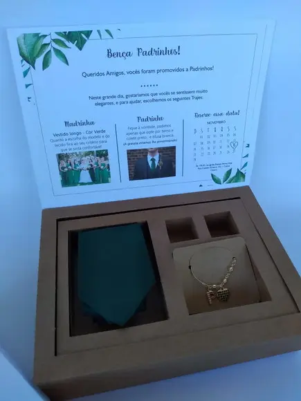 Caixa Padrinhos com Gravata e Pulseira Verde