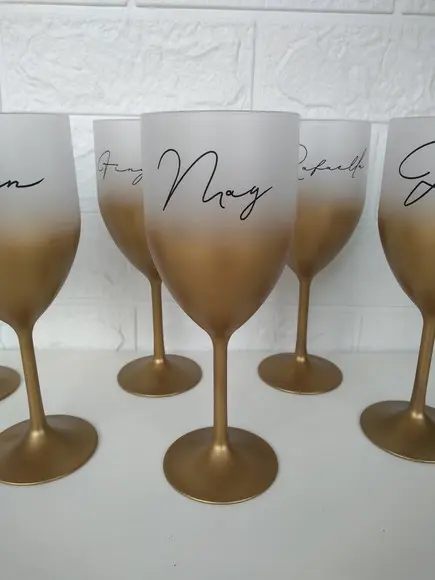 Taça de Vinho Degradê Dourado Personalizada