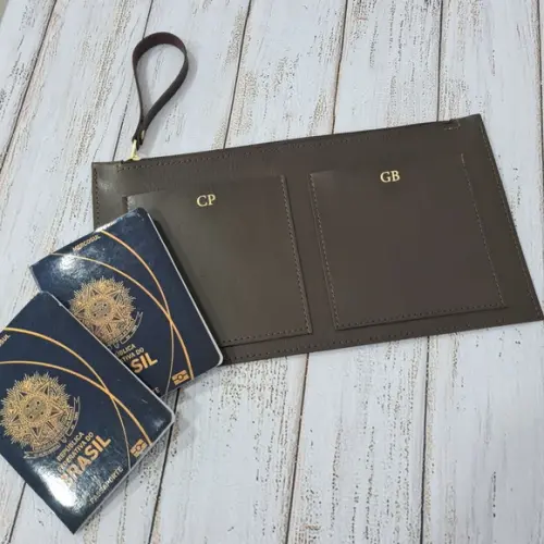 Capa Necessaire para 2 ou 4 Passaporte em Sintético Família