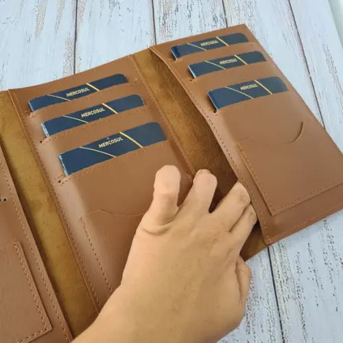 Capa Porta Passaporte Família / 9 Lugares - Personalizado