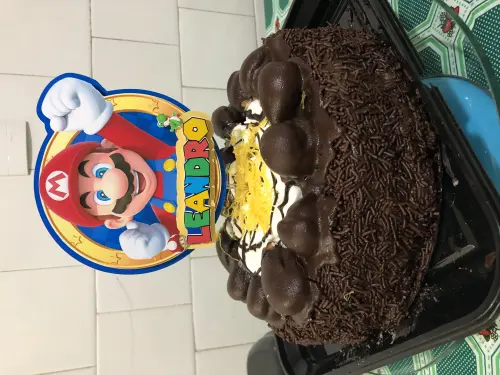 Topo de bolo em camadas