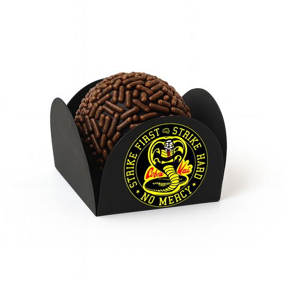 Forminha para Docinhos Tema Cobra Kai 50 Unid.