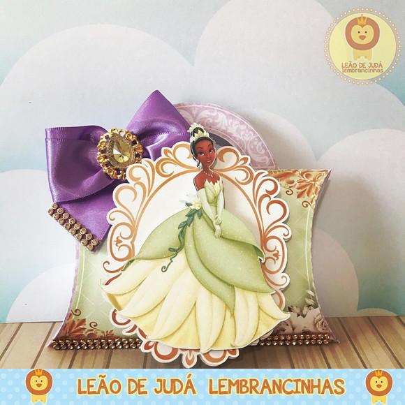 Caixinha para festa tema a princesa e o sapo