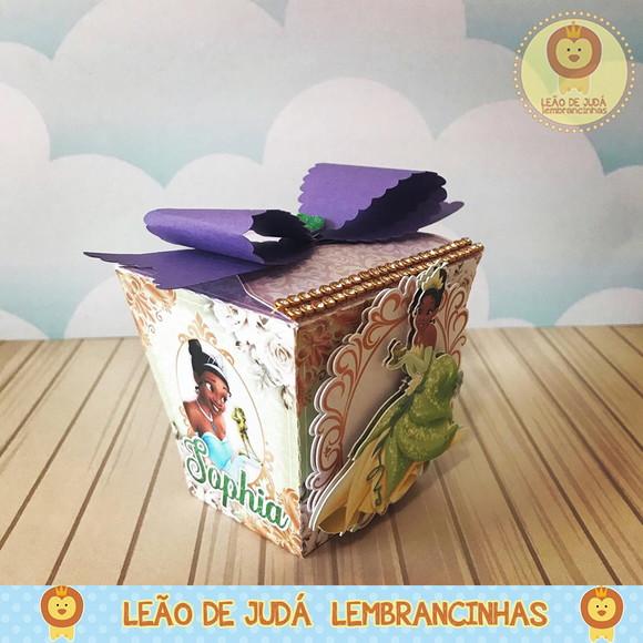 Caixinha para festa tema a princesa e o sapo
